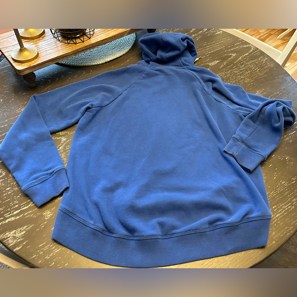 Under Armour Women’s hoodie loose fit,  size Medium.  Comfy, worn in, 2017. - Picture 4 of 7